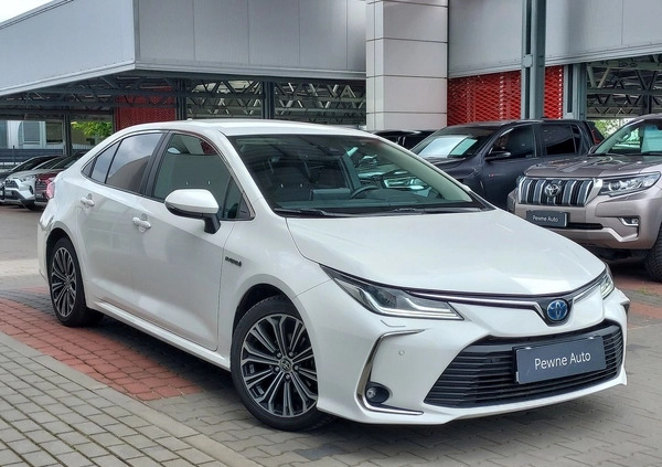 Toyota Corolla cena 93900 przebieg: 106500, rok produkcji 2021 z Piaski małe 277